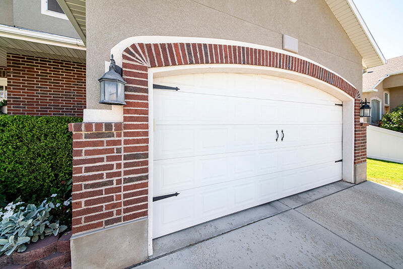 Steel-Craft’s Esteem Series Aluminum Garage Doors - Lakeview Door Services Ltd.